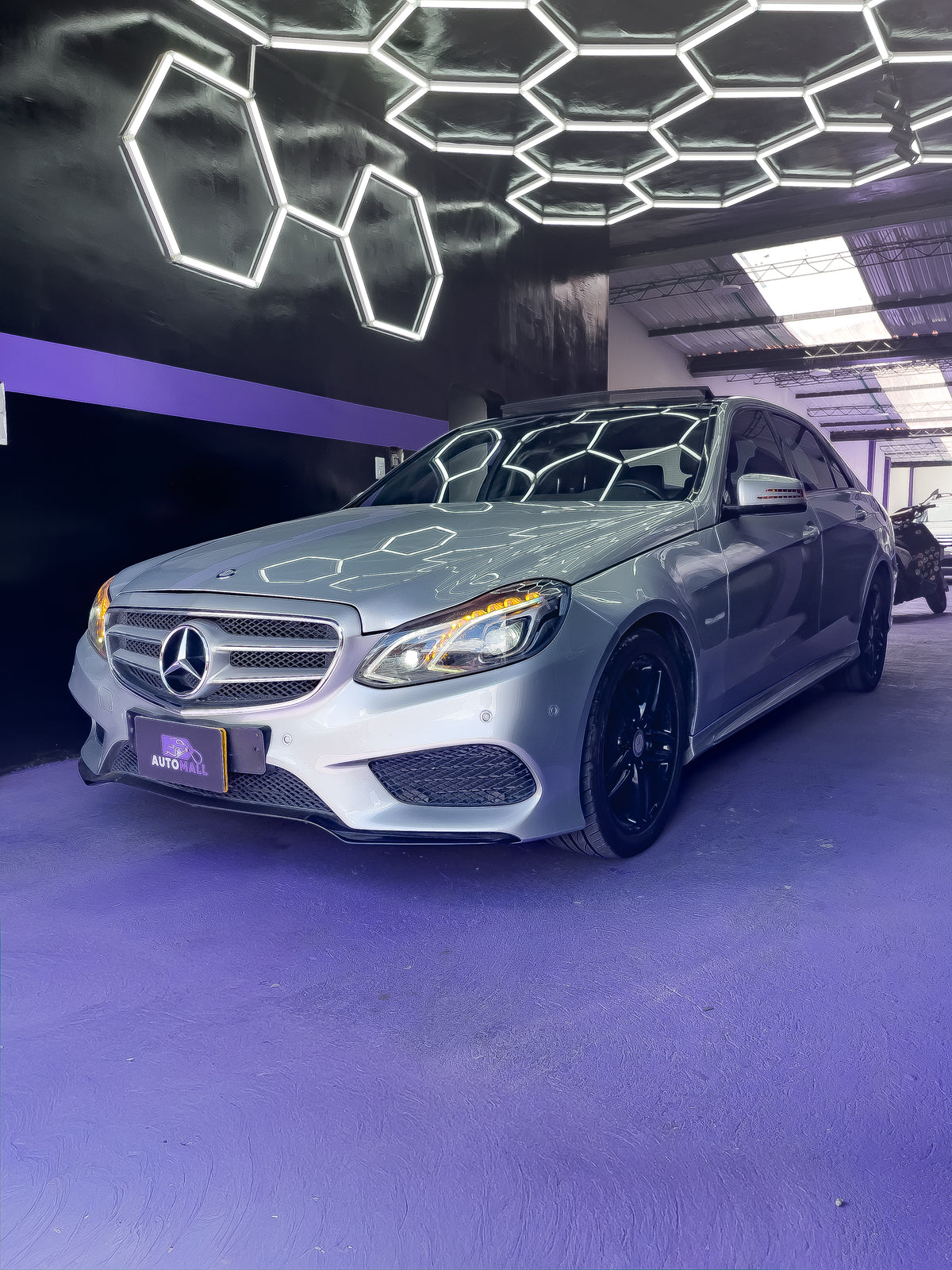 Mercedes-Benz E250￼