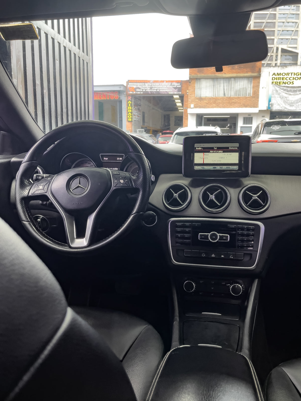 Mercedes Benz CLA200