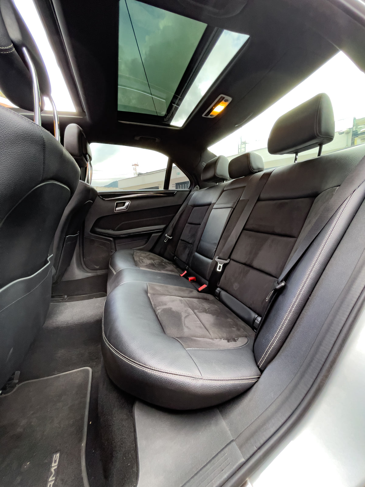 Mercedes-Benz E250￼