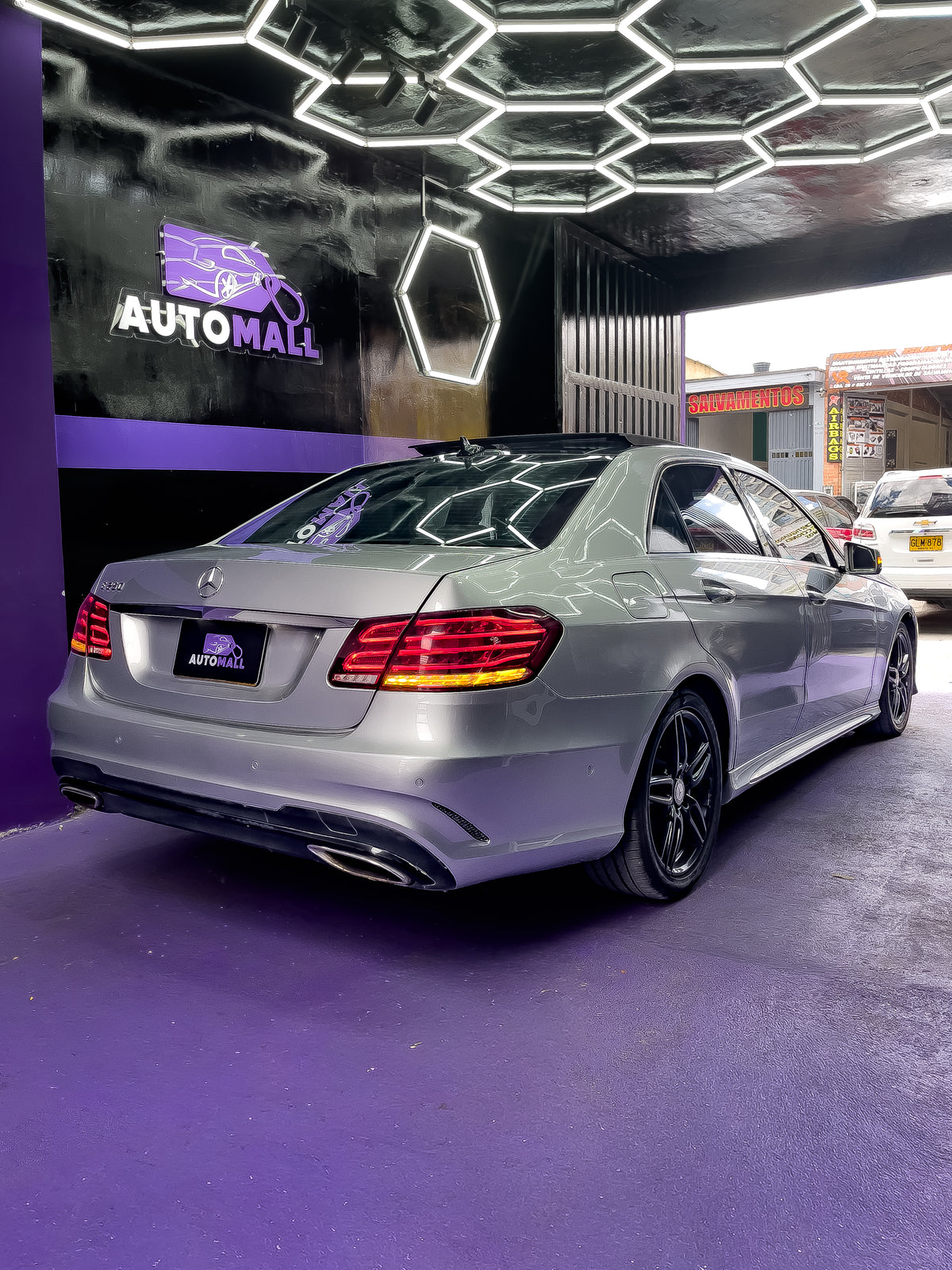 Mercedes-Benz E250￼