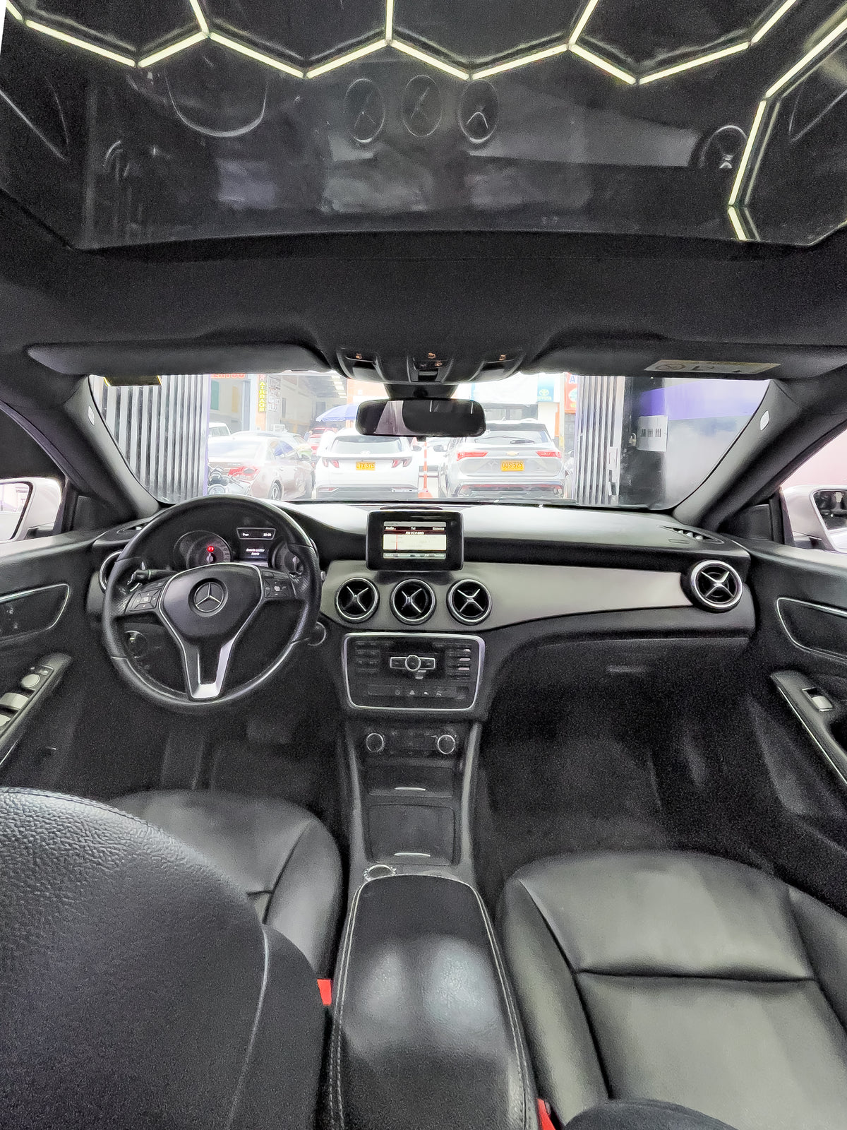 Mercedes Benz CLA200
